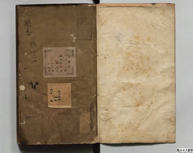 三国志甲 選者陳寿(晋)/注釈者裴松之(宋) 明万暦24年南監刊本 三国志甲 選者陳寿(晋)/注釈者裴松之(宋) 明万暦24年南監刊本